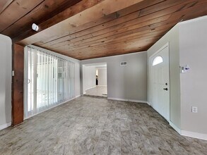 1927 Orlean Dr in Jacksonville, FL - Foto de edificio - Building Photo
