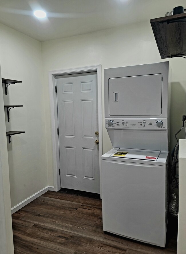 3914 Clark St, Unit #B in Capitol Heights, MD - Foto de edificio - Building Photo