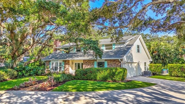 4 Via Lucindia Dr S in Stuart, FL - Building Photo - Building Photo