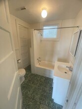 811 W 4th St in Waterloo, IA - Building Photo - Building Photo