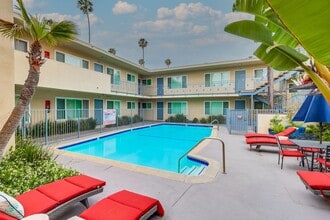 Apartment Complex Near SoFi Stadium in Inglewood, CA - Foto de edificio - Building Photo