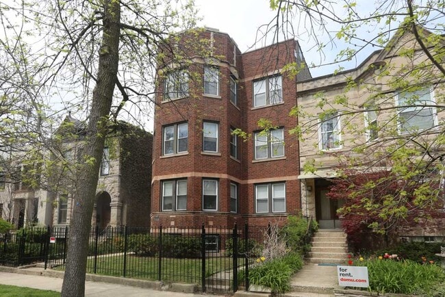 1434 W Belle Plaine Ave, Unit M01H, Unit M01H