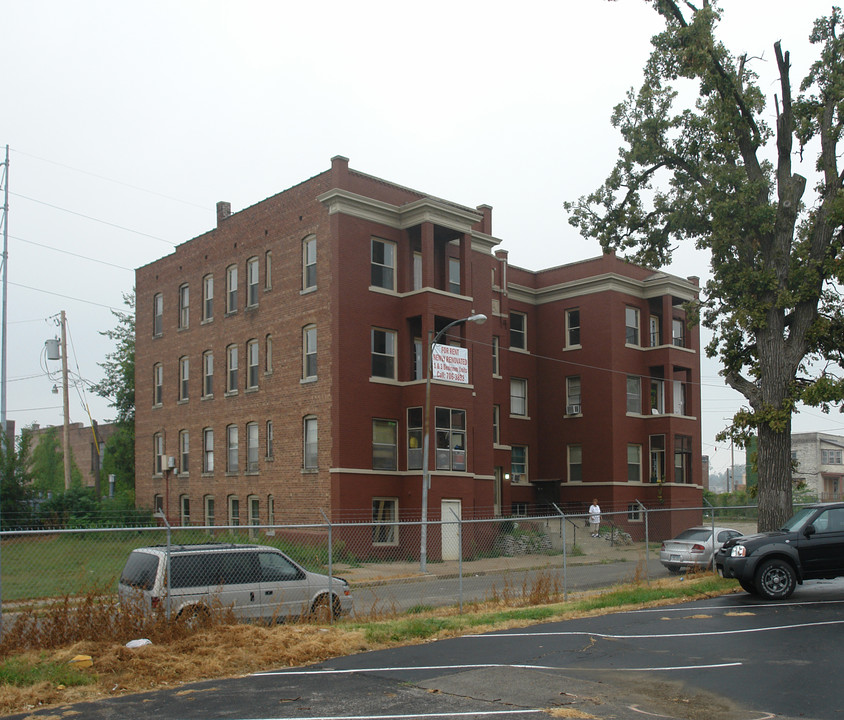 La Chula Apartments in Omaha, NE - Building Photo