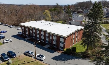 74 Beach St, Unit Continental Court in Woburn, MA - Building Photo - Building Photo