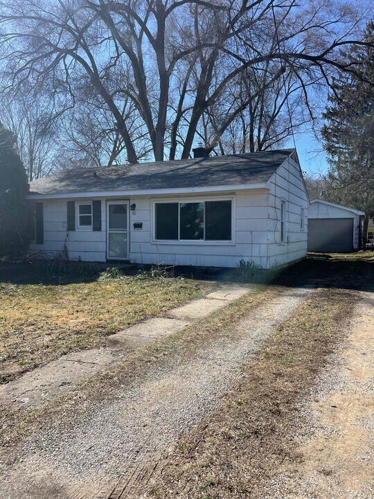 80 S Cedar Ave in Battle Creek, MI - Building Photo