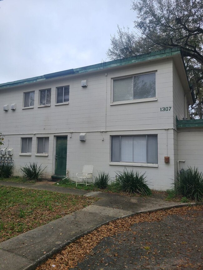 1307 NW 6th St