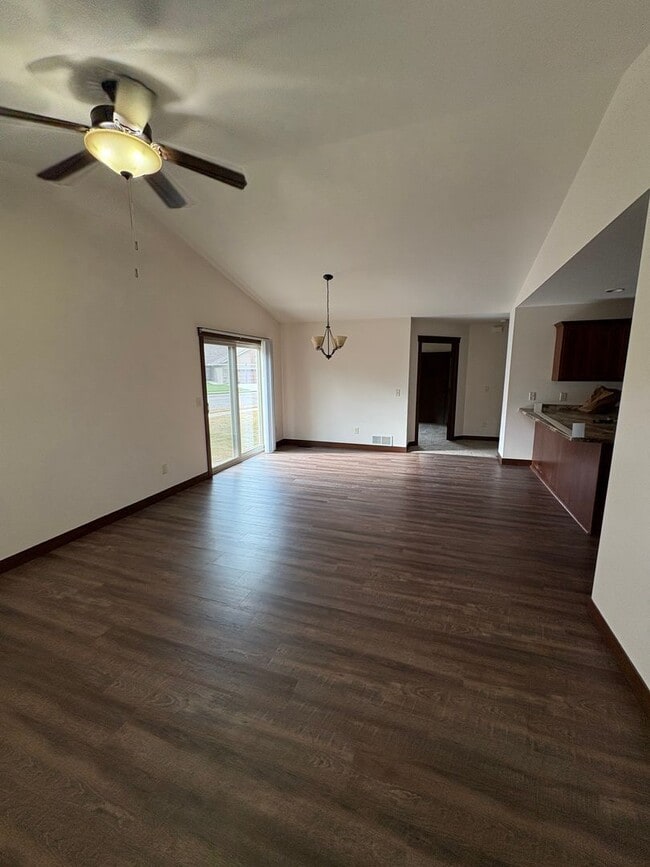 588 Blue Karner Dr in Altoona, WI - Building Photo - Building Photo