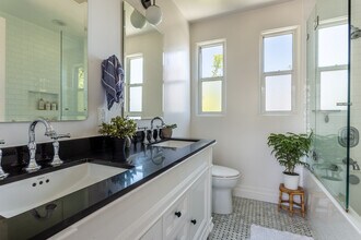 1735 Bryn Mawr Ave in Santa Monica, CA - Building Photo - Building Photo