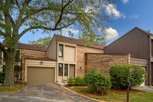 2456 Cobblewood Dr in Northbrook, IL - Building Photo