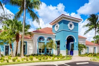 The Villas at Wyndham Lakes in Coral Springs, FL - Foto de edificio - Building Photo