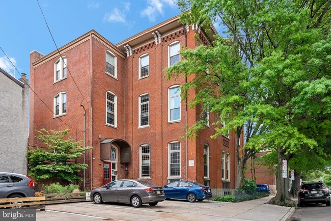 property at 915-25 Bainbridge St