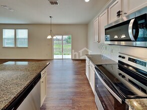 8553 Highfield Ave in Jacksonville, FL - Foto de edificio - Building Photo