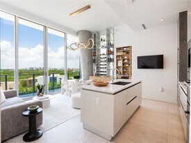 2669 S Bayshore Dr in Miami, FL - Building Photo