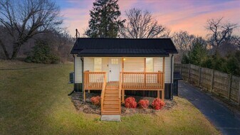 1471 E State St in Bristol, TN - Building Photo