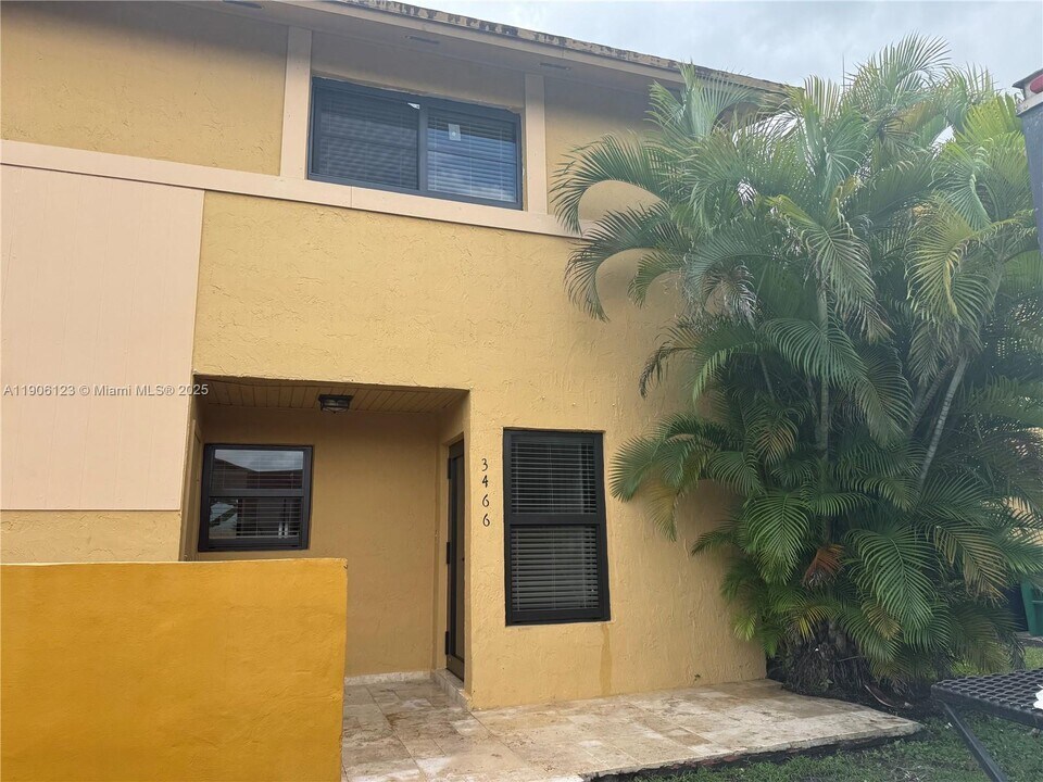 3466 SW 112th Ave in Miami, FL - Building Photo
