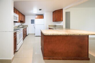 9300 SW 77th Ave in Miami, FL - Building Photo - Building Photo