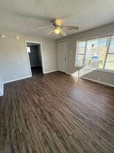 214 S Stockwell Ave in Iowa, LA - Building Photo - Building Photo