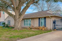 5027 Yarwell Dr in Houston, TX - Building Photo - Building Photo