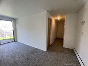 11 Hunters Ln in Norwalk, CT - Building Photo - Building Photo