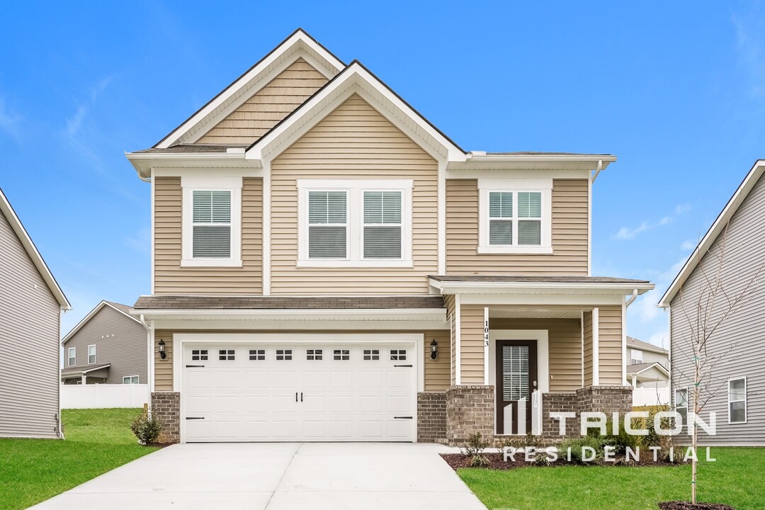 1043 Baltusrol Ln in Lebanon, TN - Building Photo