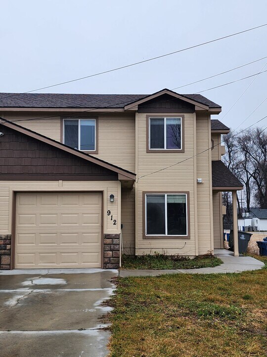 912 E Georgia Ave in Nampa, ID - Building Photo