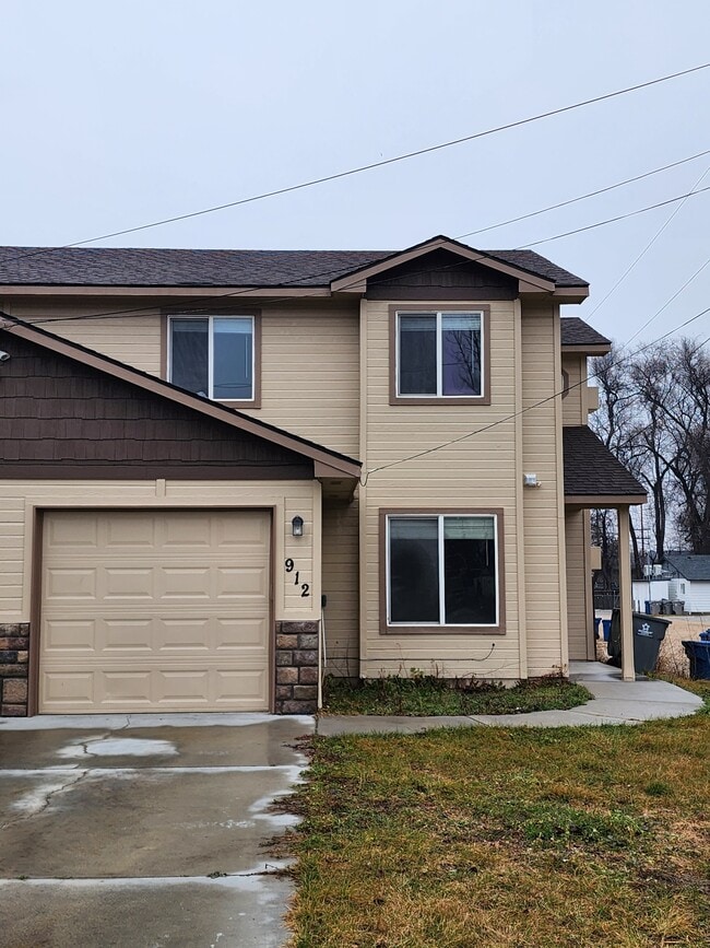 property at 912 E Georgia Ave