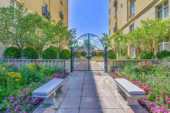 25 N Downing St in Denver, CO - Building Photo - Building Photo