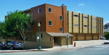 398 Klamath St in Brisbane, CA - Building Photo - Building Photo