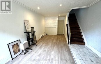 71 Wellesley Crescent in London, ON - Building Photo - Building Photo