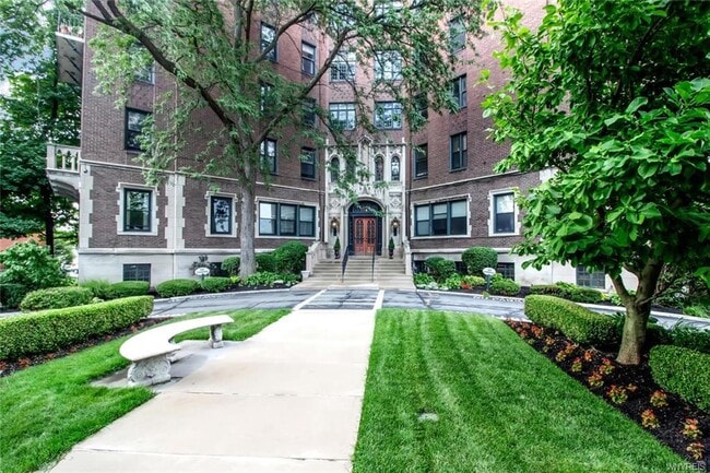 800 W Ferry St in Buffalo, NY - Building Photo - Building Photo