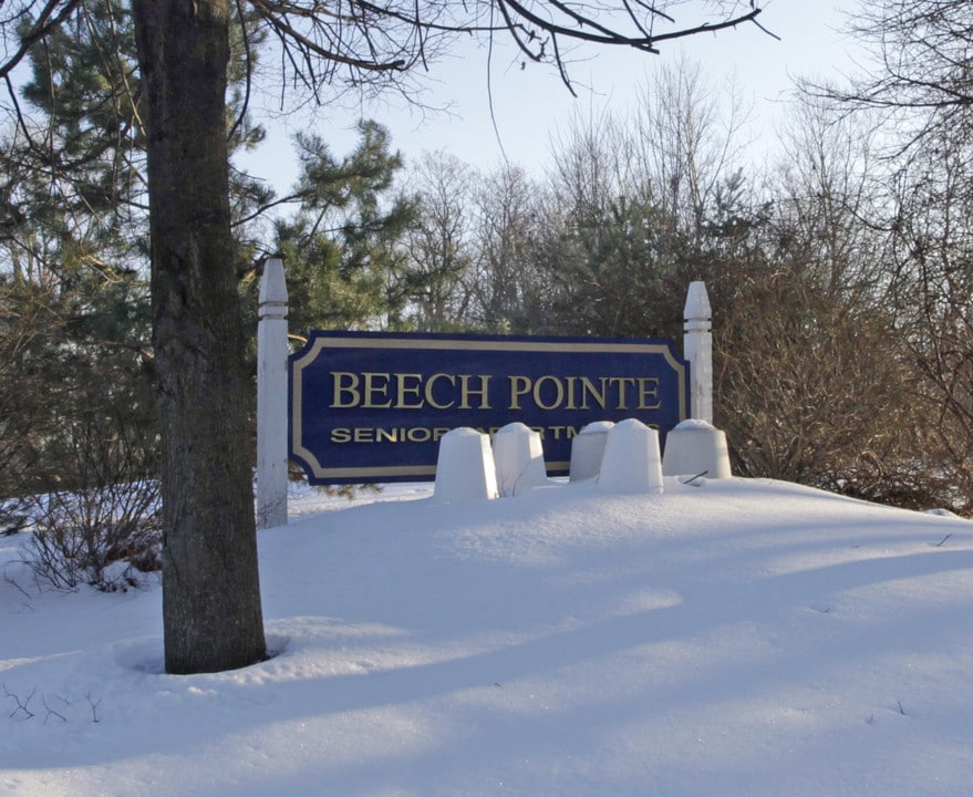 Beech Pointe Senior Apartments in Kenosha, WI - Foto de edificio