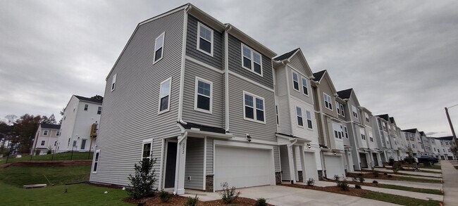 Room in Townhome on Castle Loch Lane in Durham, NC - Building Photo - Building Photo