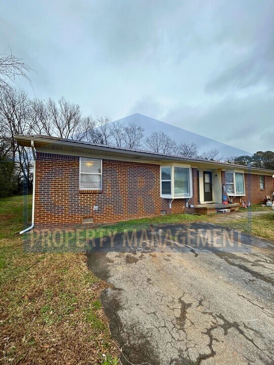 2412 J Mack Cir SW in Cleveland, TN - Building Photo