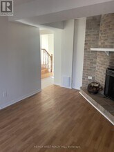 2299 Marine Dr in Oakville, ON - Building Photo - Building Photo