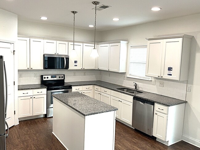 1027 Monitor Ct in Concord, NC - Foto de edificio - Building Photo