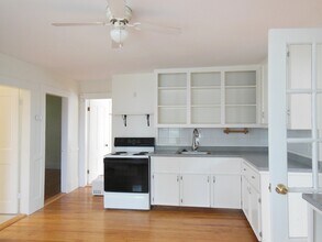 90 Lothrop St in Beverly, MA - Building Photo - Building Photo