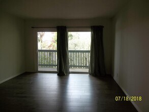 564 N Bellflower Blvd, Unit 319 in Long Beach, CA - Building Photo - Building Photo