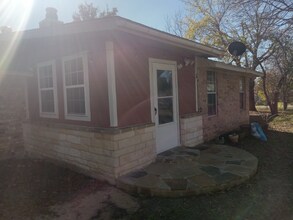 703 E 10th St in Kemp, TX - Building Photo - Building Photo