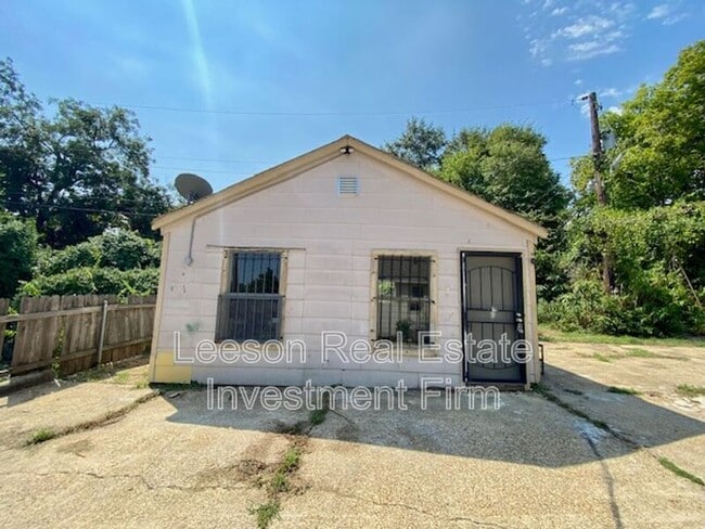 property at 517.5 Stoner Ave