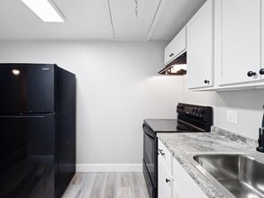 Dartmouth Place Apartments in Geneva, OH - Foto de edificio - Building Photo