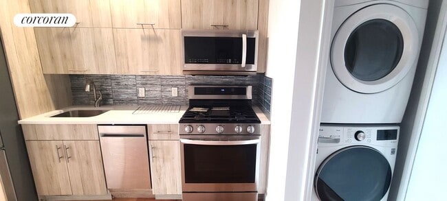 28- 6 21st St in Queens, NY - Building Photo - Building Photo