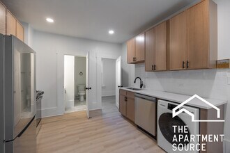 2301 N Leavitt St, Unit 1 in Chicago, IL - Building Photo - Building Photo