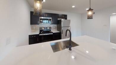 5103 Live Oak St, Unit 1101 in Dallas, TX - Foto de edificio - Building Photo