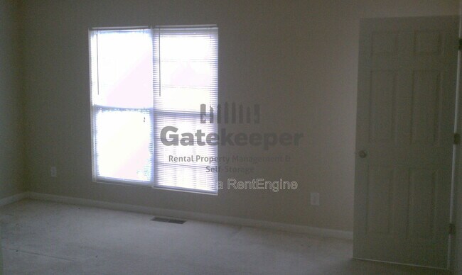 5616 Union Pointe Dr in Union City, GA - Building Photo - Building Photo