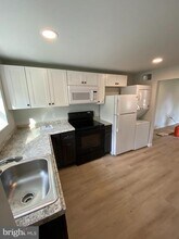 1060 Elwood Ave in Bensalem, PA - Foto de edificio - Building Photo