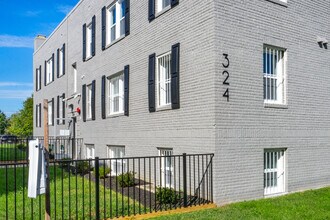 324 61st St NE in Washington, DC - Foto de edificio - Building Photo