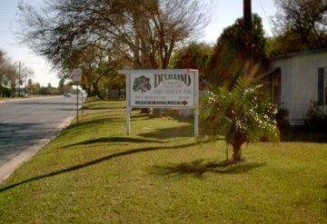 Dixieland Retirement Community in Harlingen, TX - Building Photo