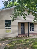 205 W Bond St in Denison, TX - Building Photo