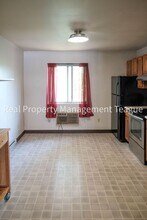 32B Pine Ln in Albany, NY - Foto de edificio - Building Photo