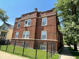 1635 W 57th St in Chicago, IL - Building Photo